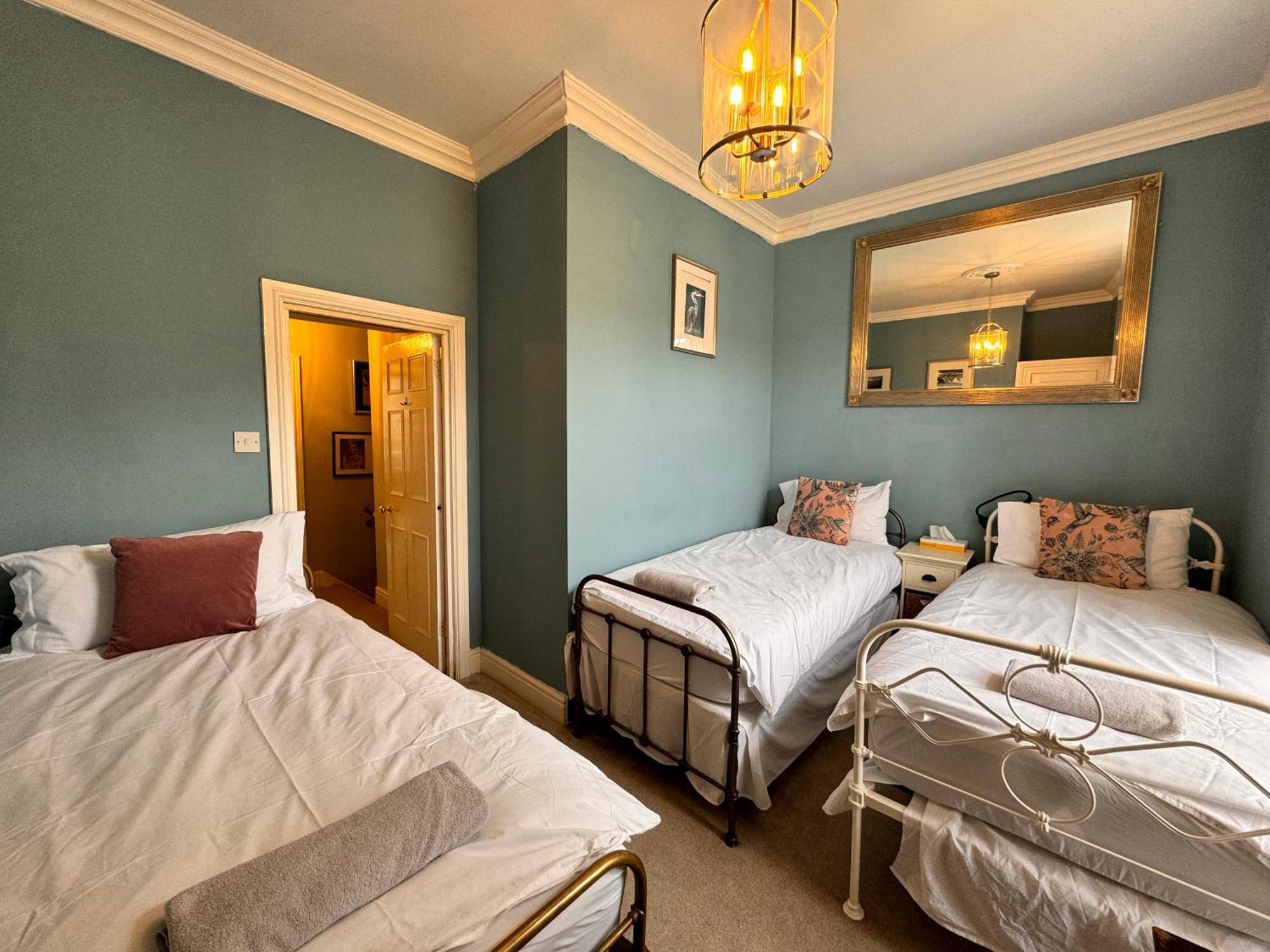 The Pickwick House 2 Bedroom Free Parking Bath Zewnętrze zdjęcie